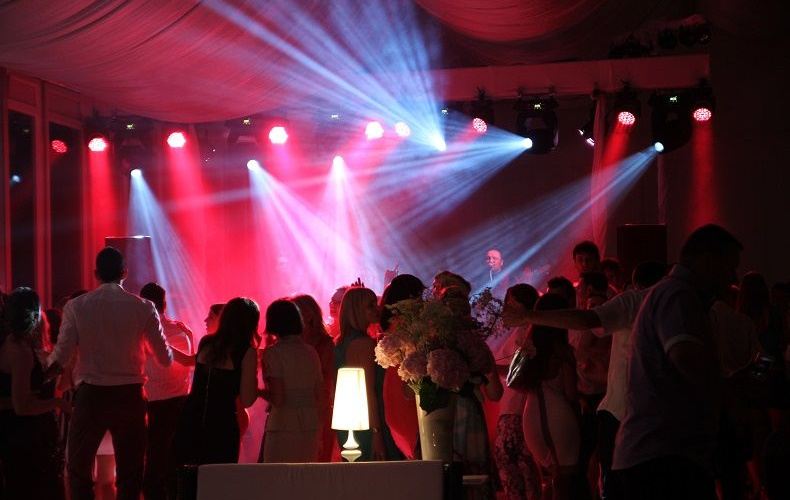 Dinamična rasvjeta za plesni podij